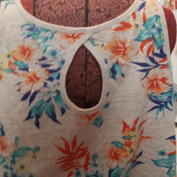 DKNY Grey and Floral Keyhole Tank - Picture 3 of 4